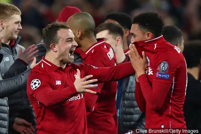Xherdan Shaqiri et Trent Alexander-Arnold de Liverpool célèbrent après le match retour de la demi-finale de l'UEFA Champions League entre Liverpool et Barcelone à Anfield le 7 mai 2019 à...' title='Trent Alexander-Arnold envoie un message aux fans de Liverpool sur Twitter