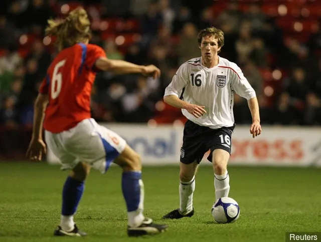 イングランド' title='写真:エイダン・ホワイトの25歳の誕生日を祝う元スター選手の写真で見るリーズでのキャリア