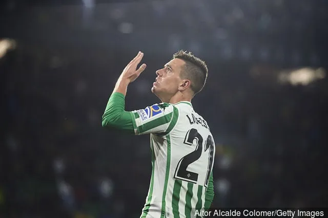 2019年4月7日にエスタディオ・ベニート・ビジャマリンで行われたラ・リーガのレアル・ベティス・バロンピ対ビジャレアルCF戦でゴールを決めて喜ぶレアル・ベティス・バロンピのジョバニ・ロチェルソ。' title='トッテナム・ホットスパーがジョバニ・ロチェルソを獲得すると報じられ、この夏は有望に見える