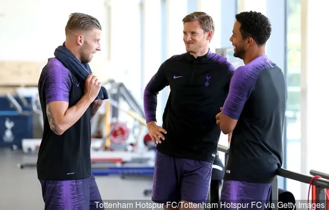 2018년 8월 6일 잉글랜드 엔필드에서 열린 토트넘 홋스퍼 트레이닝 센터에서 토비 알더베이럴트 얀 베르통헨과 무사 뎀벨레.' title='Toby Alderweireld는 Tottenham 팀 동료 Jan Vertonghen에 대해 극찬했습니다.