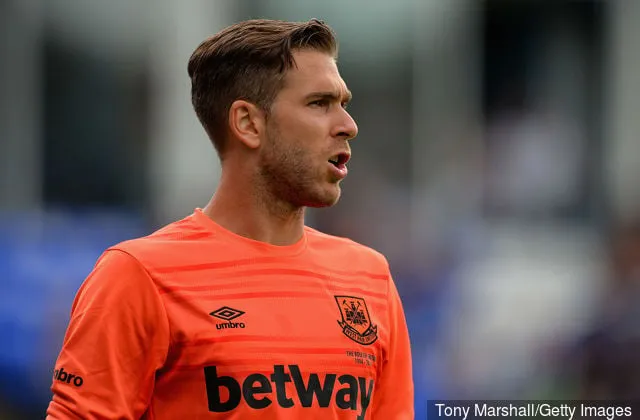 Адрыян Сан Мігель з «Вэст Хэм Юнайтэд» падчас перадсезоннага таварыскага матчу паміж «Пітэрбара Юнайтэд» і «Вест Хэм Юнайтэд» на стадыёне «Лондан Роўд» 11 ліпеня 2015 года ў Пітэрбара, Англія.' title='Далучэнне Адрыяна з Вест Хэма да Крыстал Пэлас было б ідэальным варыянтам для ўсіх бакоў