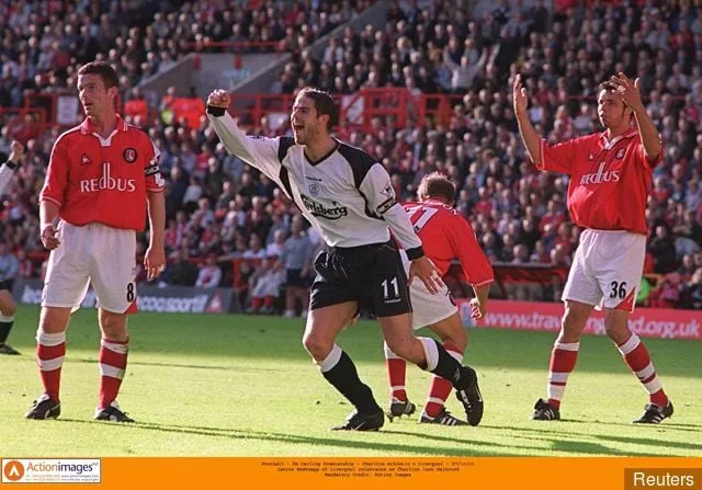 Liverpoolin Jamie Redknapp juhlii, kun Charlton näyttää masentuneelta' title='Liverpoolin suurin XI 1990-luvulta