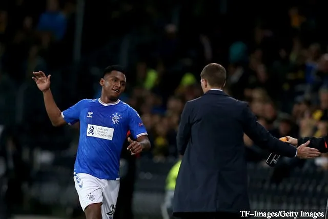 Alfredo Morelos van Rangers FC en hoofdcoach Steven Gerrard van Rangers FC gebaren tijdens de UEFA Europa League groep G-wedstrijd tussen BSC Young Boys en Rangers FC in Stade de Suisse...' title='Rangers-topman Alfredo Morelos zegt dat hij zich op een goede plek bevindt bij Ibrox voorafgaand aan de wedstrijden in Colombia