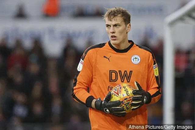 Christian Walton de Wigan Athletic en action lors du match de championnat Sky Bet entre Swansea City et Wigan Athletic au Liberty Stadium le 29 décembre 2018 à Swansea au Pays de Galles.' title='Le gardien convoité de Brighton, Christian Walton, se dit prêt à rejoindre Wigan Athletic
