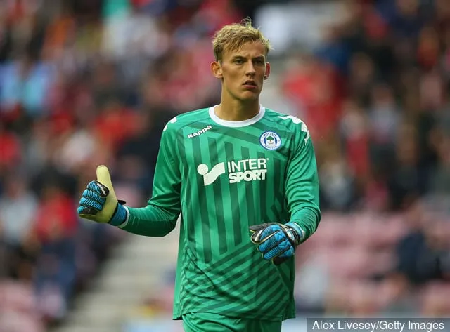 Christian Walton de Wigan Athletic lors du match amical d'avant-saison entre Wigan Athletic et Liverpool au DW Stadium le 14 juillet 2017 à Wigan en Angleterre.' title='Le gardien convoité de Brighton, Christian Walton, se dit prêt à rejoindre Wigan Athletic