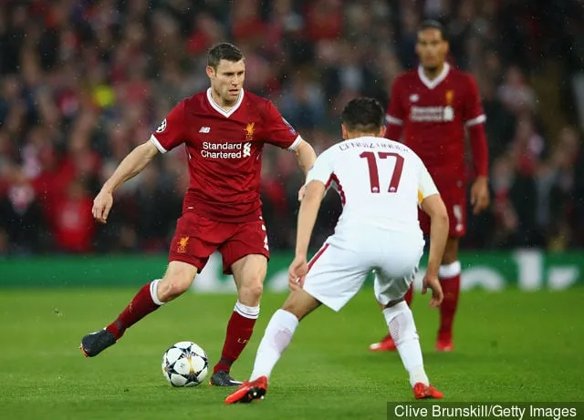 James Milner fra Liverpool møtes av Cengiz Under fra AS Roma under UEFA Champions League semifinalen i første etappe mellom Liverpool og A.S. Roma på Anfield 24. april 2018 i...' title='Alberto Aquilani sier han vil støtte Roma mot Liverpool