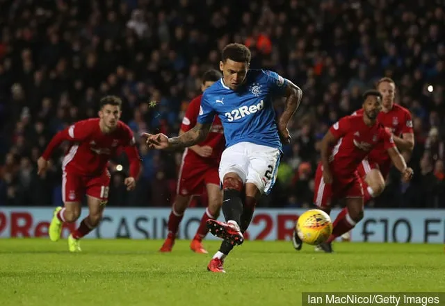 James Tavernier von den Rangers erzielt einen Elfmeter während des Ladbrokes Scottish Premiership-Spiels zwischen den Rangers und Aberdeen im Ibrox Stadium am 24. Januar 2018 in Glasgow, Schottland.' title='Daniel Candeias reagiert auf Twitter auf James Taverniers Rangers-Deal