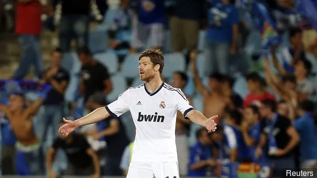 レアル・マドリードのシャビ・アロンソ' title='シャビ・アロンソ、サッカー人生で最悪の経験は2010年のカンプ・ノウ・エル・クラシコだと語る