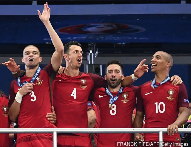 Партугалія' title='Заўзятары адрэагавалі ў Твітэры на тое, як ас 'ваўкоў' Жаао Маўцінью гуляе ў перамозе Партугаліі над Люксембургам