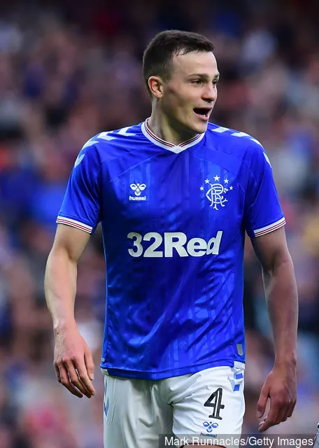 2019年7月18日、グラスゴーのアイブロックス・スタジアムで行われたUEFAヨーロッパリーグ第1次予選ラウンド第2戦レンジャーズ対セントジョセフ戦で活躍するレンジャーズのジョージ・エドマンドソン。' title='ジョージ・エドマンドソンはレンジャーズで毎日学んでいる