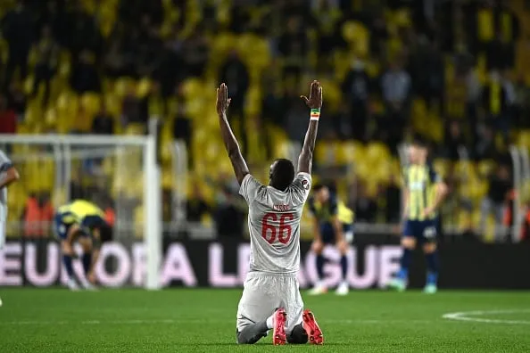 6ft 6ins man skulle bli Arsenals längsta spelare om han skriver på i januari' title='6ft 6ins man skulle bli Arsenals längsta spelare om han skriver på i januari