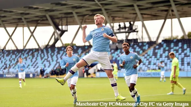 Manchester Cityn Tommy Doyle juhlii tehtyään ensimmäisen maalin UEFA:n nuorisoliigan ottelussa Manchester Cityn ja Dinamo Zagrebin välillä Manchester City Footballissa...' title='Exclusive: Entinen Manchester Cityn partiolainen muistaa Jadon Sanchon 15-vuotiaana