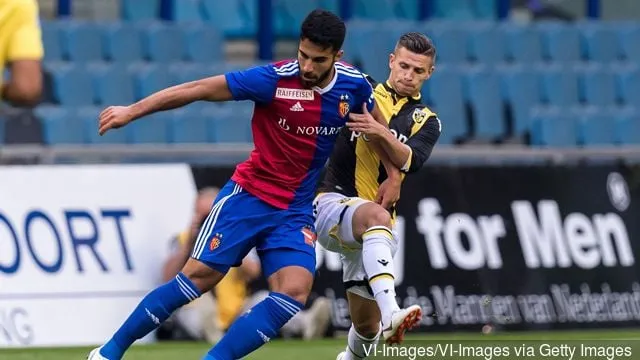 (왼쪽부터) 에레이 에르빈 쿠마트(FC 바젤) 비테세의 브라이언 린센(Bryan Linssen)이 겔레돔에서 열린 비테세 아른헴과 FC 바젤 간의 UEFA 유로파리그 3라운드 예선 1차전 경기 도중...' title='Everton은 Arsenal이 700만 파운드의 Eray Comert 협상을 계획하고 있는 것으로 알려졌습니다.