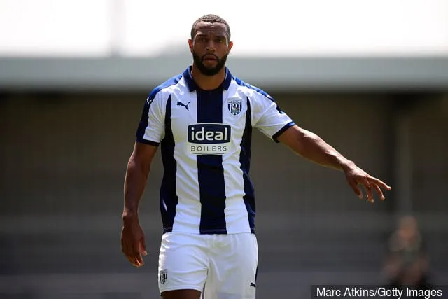 Matt Phillips fra West Bromwich Albion under førsæsonens venskabskamp mellem Barnet og West Bromwich Albion den 7. juli 2018 i Barnet Storbritannien.' title='Neil Warnock siger, at West Bromwich Albion vil have £15 millioner for Matt Phillips