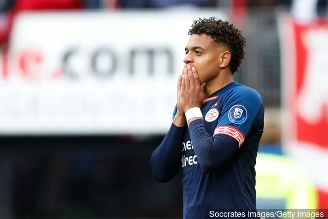 2019년 5월 12일 네덜란드 알크마르의 AFAS 경기장에서 열린 AZ 알크마르 대 PSV 간의 네덜란드 에레디비시 경기 중 PSV의 도넬 말렌' title='보고서: 아스날은 PSV에서 도넬 말렌을 재영입하고 싶어합니다.