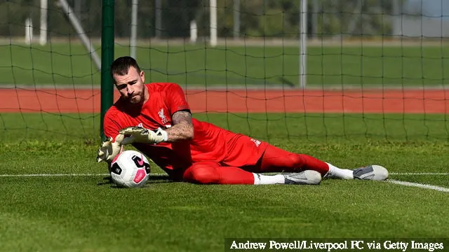 (THE SUN OUT THE SUN ON SUNDAY OUT) Andy Lonergan van Liverpool tijdens een training op 30 juli 2019 in Evian-les-Bains, Frankrijk.' title='Fans van Leeds United bespreken mogelijk Andy Lonergan-debuut voor Liverpool