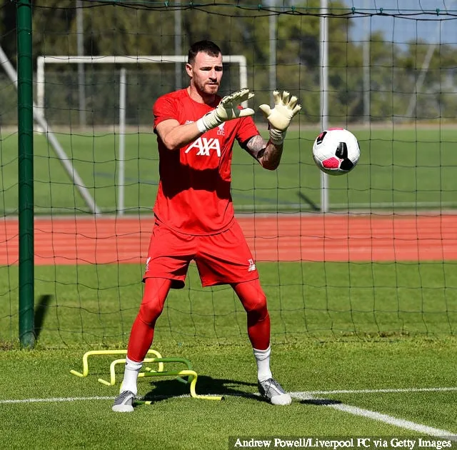 (THE SUN OUT THE SUN ON SUNDAY OUT) Andy Lonergan van Liverpool tijdens een training op 30 juli 2019 in Evian-les-Bains, Frankrijk.' title='Fans van Leeds United bespreken mogelijk Andy Lonergan-debuut voor Liverpool