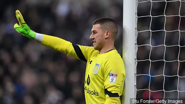 Villavartija Sam Johnstone toiminnassa Sky Bet Championship -ottelussa Newcastle Unitedin ja Aston Villan välillä St Jamesissa' title=''Hän on kauhea'; Aston Villan fanit eivät halua Feyenoordin maalivahtia Brad Jonesia