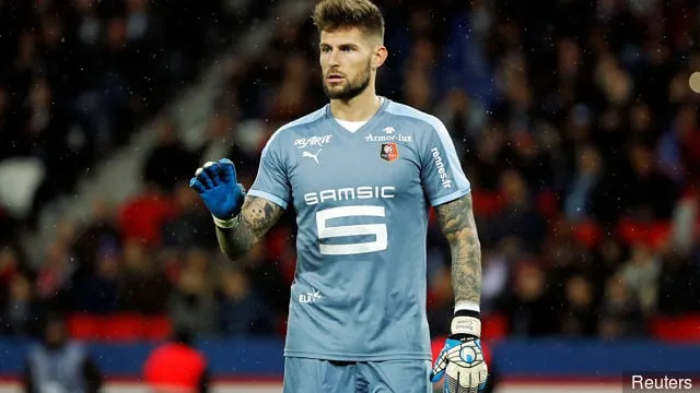 Rennes-keeper Benoit Costil' title='Koblet til Celtic i januar Rennes-keeper Benoit Costil skal etter sigende ta avgjørelsen om fremtiden