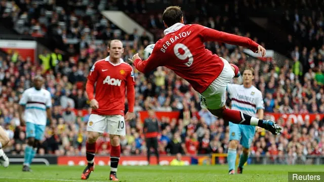 Dimitar Berbatov schießt das dritte Tor für Manchester United' title='Könnte Martin Jol Dimitar Berbatov davon überzeugen, das Geld zu ignorieren und sich für die Rangers zu entscheiden?