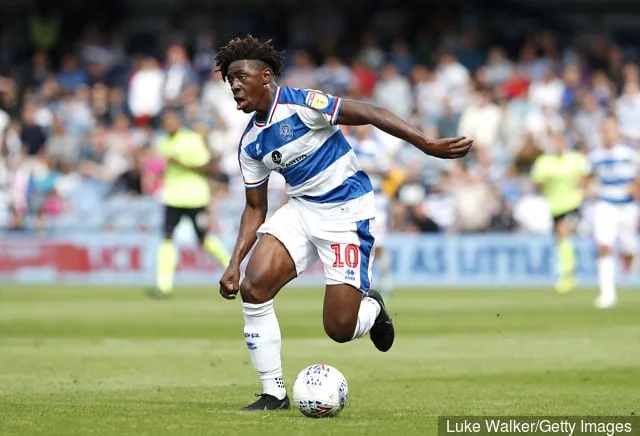 Eberechi Eze fra Queens Park Rangers under Sky Bet Championship-kampen mellem Queens Park Rangers og Sheffield United på Loftus Road den 11. august 2018 i London England.' title='QPR vil angiveligt have £10 millioner for Tottenham Crystal Palace-linkede Eberechi Eze