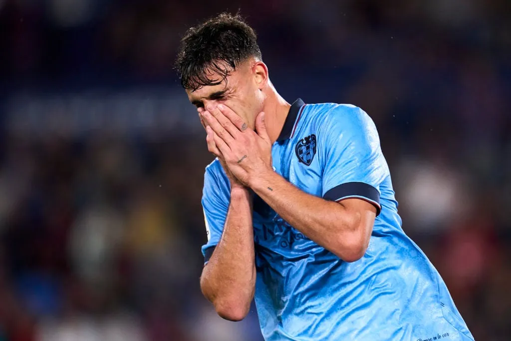 레반테 UD v UD 이비자 - 라 리가 SmartBank' title='Monchi가 계약하지 않기로 결정한 후 Aston Villa 목표는 £ 5m 이적을 확정했습니다.