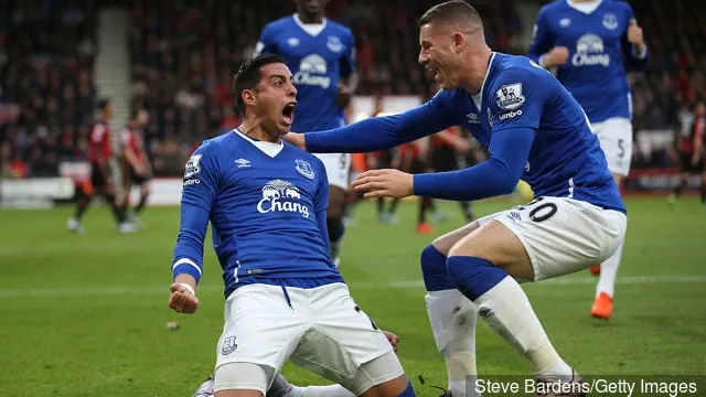 Ramiro Funes Mori (L) von Everton feiert das Tor seiner Mannschaft' title='„Schrecklicher Fehler“: Der ehemalige Everton-Verteidiger Ramiro Funes Mori erlebt ein Albtraum-Debüt