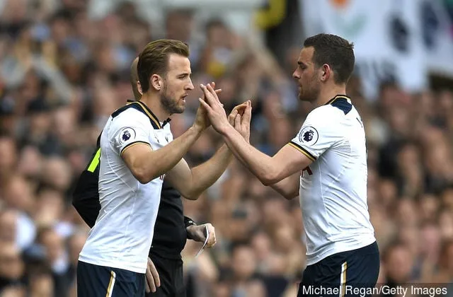Harry Kane från Tottenham Hotspur (L) kommer in för Vincent Janssen från Tottenham Hotspur (R) under Premier League-matchen mellan Tottenham Hotspur och Watford på White Hart Lane i april...' title='Robbie Keane hyllar Tottenham Hotspurs anfallare Harry Kane