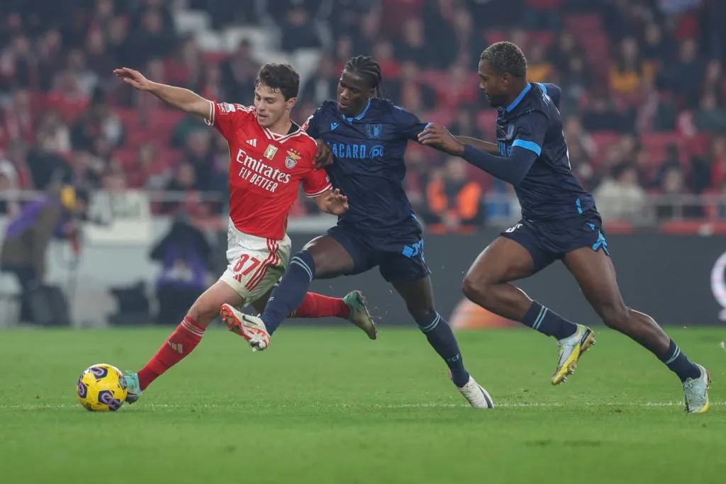 SL Benfica - FC Famalicao - Liga Portugal Bwin' title='¿Quién es el objetivo del Arsenal Man Utd y Man City, Joao Neves? Estadísticas de posición, nacionalidad y edad y más