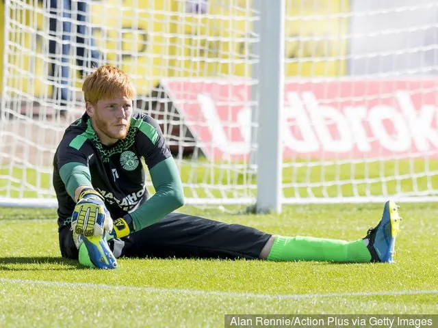 22. September 2018 Dens Park Dundee Schottland; Ladbrokes Premiership Football Dundee gegen Hibernian; Adam Bogdan von Hibernian wärmt sich vor dem Spiel auf' title='Liverpools Hibernian-Torwart Adam Bogdan äußert sich zu seiner Zukunft