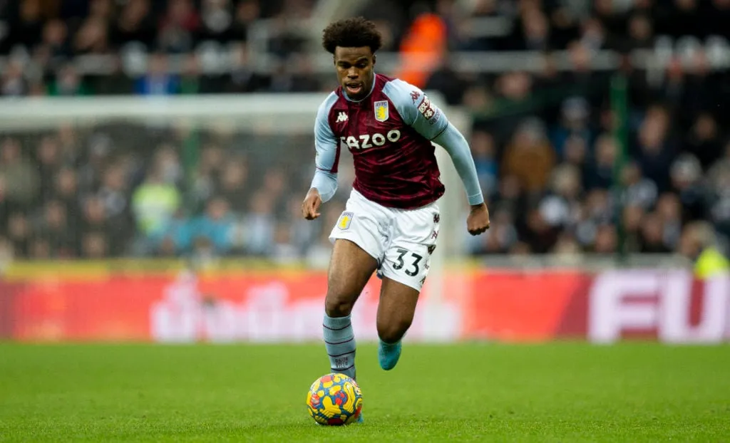 НЬЮКАСЛ-АПАН-ТАЙН, АНГЛІЯ - 13 ЛЮТАГА: Карні Чуквумека з 'Астан Вілы' падчас матчу Прэм'ер-лігі паміж 'Ньюкасл Юнайтэд' і 'Астан Віла' на Сэнт-Джэймс Парку 13 лютага 2022 г. у Ньюкасл-апон-Тайн, Англія. (Фота Нэвіла Уільямса/ФК 'Астан Віла' праз Getty Images)' title='Дырэктар прадаў «выключнага» футбаліста «Астан Віле», яго жадалі канкурэнты Прэм