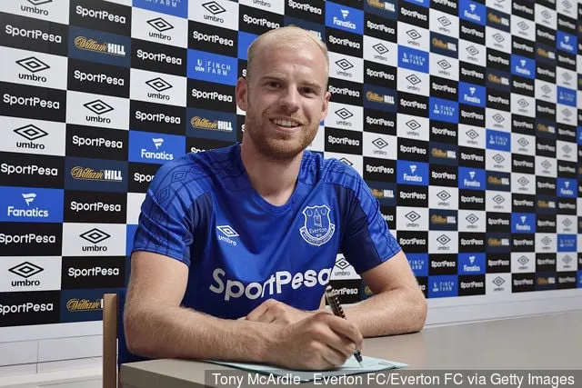 (YKSINKERTAINEN KATTAMINEN) Uusi Evertonin sopimus Davy Klaassen poseeraa valokuvassa USM Finch Farmilla 15. kesäkuuta 2017 Halewood Englannissa.' title='Davy Klaassen ei katu, että jätti Evertonin hetkeäkään