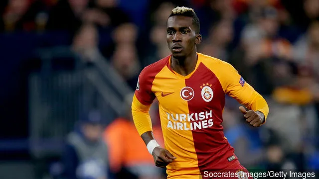 Henry Onyekuru del Galatasaray durante el partido de la Liga de Campeones de la UEFA entre Schalke 04 v Galatasaray en el Veltins Arena el 6 de noviembre de 2018 en Gelsenkirchen, Alemania' title='Henry Onyekuru del Everton admite que estaría encantado de fichar por el Galatasaray