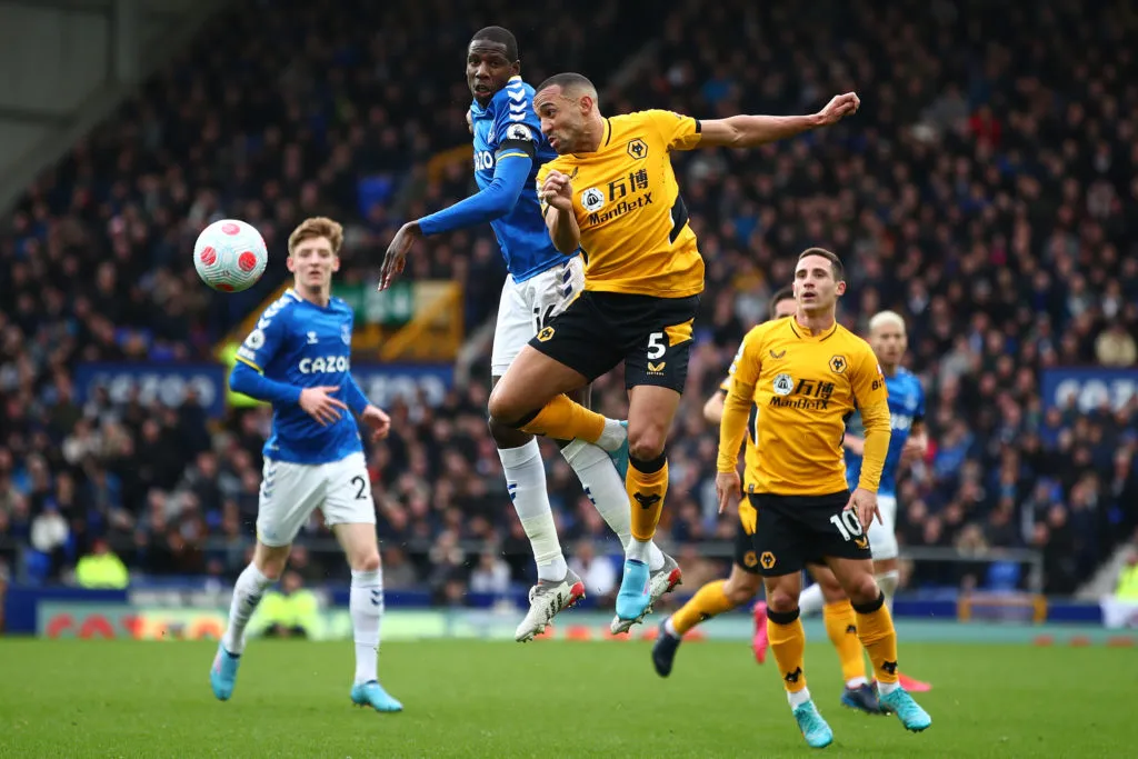 LIVERPOOL ENGLAND - 13 MARS: Abdoulaye Doucoure från Everton i aktion med Marcal från Wolverhampton Wanderers under Premier League-matchen mellan Everton och Wolverhampton Wanderers på Goodison Park den 13 mars 2022 i Liverpool England. (Foto av Chris Brunskill/Fantasista/Getty Images)' title='Rapport: 'Quality'-spelare i samtal om att lämna Wolves efter bara 22 ligastarter