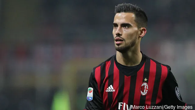 Suso fra AC Milan ser på under Serie A-kampen mellom AC Milan og SSC Napoli på Stadio Giuseppe Meazza 21. januar 2017 i Milan Italia.' title='«Bare signer ham på nytt»: Noen Liverpool-fans reagerer på Susos oppvisning mot Manchester United