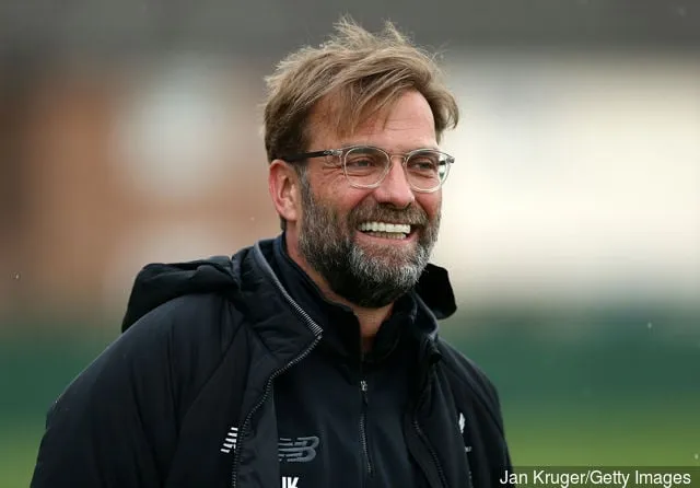 Юрген Клоп, менеджэр Ліверпуля, глядзіць на трэніроўку 9 красавіка 2018 года ў Ліверпулі, Англія.' title='Як паведамляецца, даступны за 20,1 мільёна фунтаў стэрлінгаў. Ліверпуль не можа дазволіць сабе прапусціць зорку Ювентуса Медхі Бенаціа