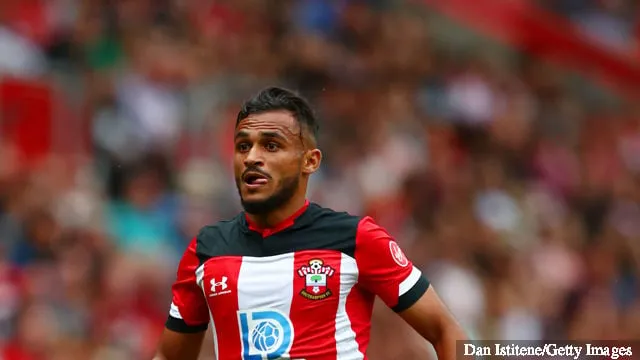Sofiane Boufal van Southampton loopt tijdens de oefenwedstrijd vóór het seizoen tussen Southampton en FC Koln in St. Mary' title='Rapport deelt voor hoeveel Southampton Sofiane Boufal zal verkopen