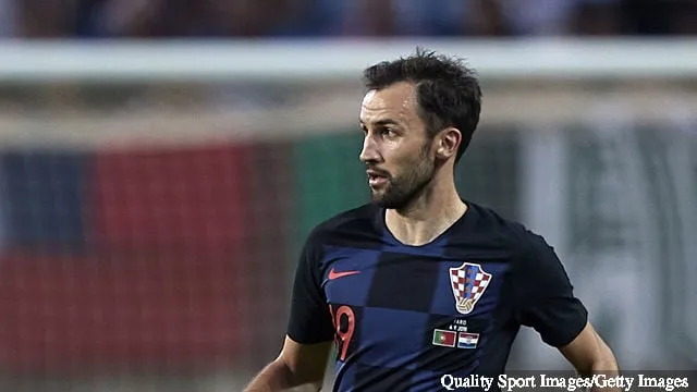 Kroatian Milan Badelj toiminnassa Portugalin ja Kroatian välisessä kansainvälisessä ystävyysottelussa Algarve-stadionilla 6. syyskuuta 2018 Farossa Portugalissa.' title='Raportti: Slaven Bilic haluaa West Bromin hankkivan 31-vuotiaan entisen pelaajansa