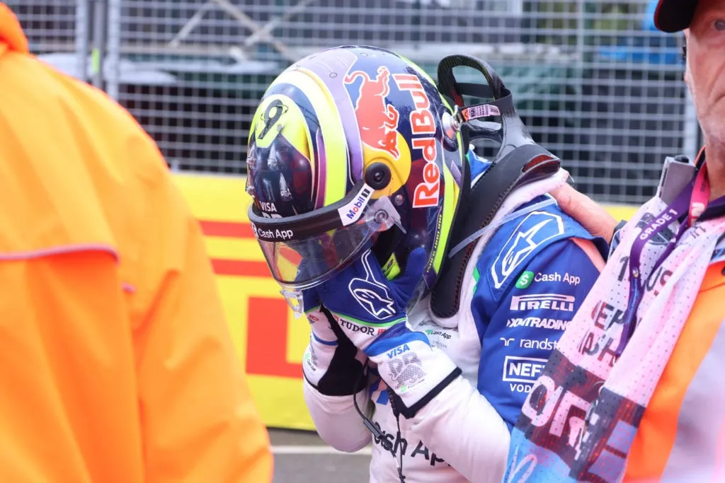 Anthony Hamiltons hjärtliga gest till Isack Hadjar var en absolut klasshandling i Paddock