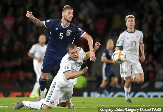 スコットランド' title='リアム・クーパー、リーズ・ユナイテッドとの契約に署名後ツイッターにメッセージを送信