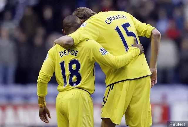 Jermain Defoe e Peter Crouch giocavano per il Tottenham nel 2010' title='Il Tottenham Hotspur rende omaggio all'attaccante Peter Crouch rimasto felice
