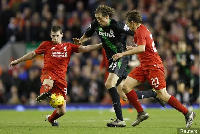 Liverpool' title='Il Tottenham Hotspur rende omaggio all'attaccante Peter Crouch rimasto felice