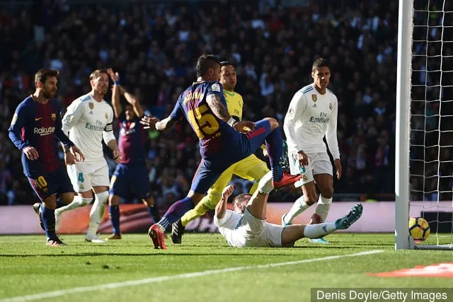 Tottenham Hotspurs fans reagerar på Paulinhos uppvisning för Barcelona