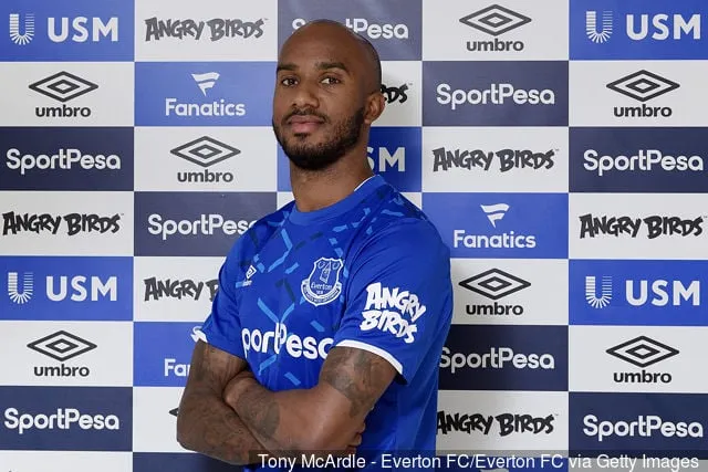 Den nya Everton-värvningen Fabian Delph poserar för ett fotografi på Evertons träningsläger för säsongen den 15 juli 2019 i Verbier, Schweiz.' title='Everton-fansen reagerar på Twitter när Fabian Delph ansluter från Manchester City