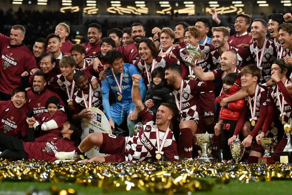 Vissel Kobe vastaan ​​Kashima Antlers - 99. keisari' title='Hän on maailmancupin voittaja, jonka vuonna 2012 allekirjoitti Arsene Wenger – nyt hän tekee maaleja huvin vuoksi 39-vuotiaana Puolan Ekstraklasassa.