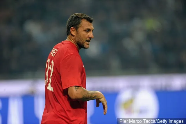 2015年5月4日、イタリア・ミラノのスタディオ・ジュゼッペ・メアッツァで行われたザネッティと友人たちの試合で活躍するエキスポチームのクリスチャン・ヴィエリ。' title='1998年から2018年までの各年で最も高額なサッカー選手