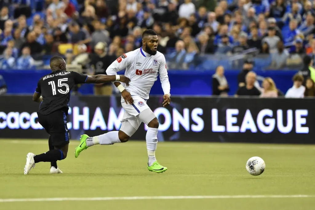 Справаздача: 'Селтык' пераследуе нападніка Гандураса Хорхе Бенгучэ