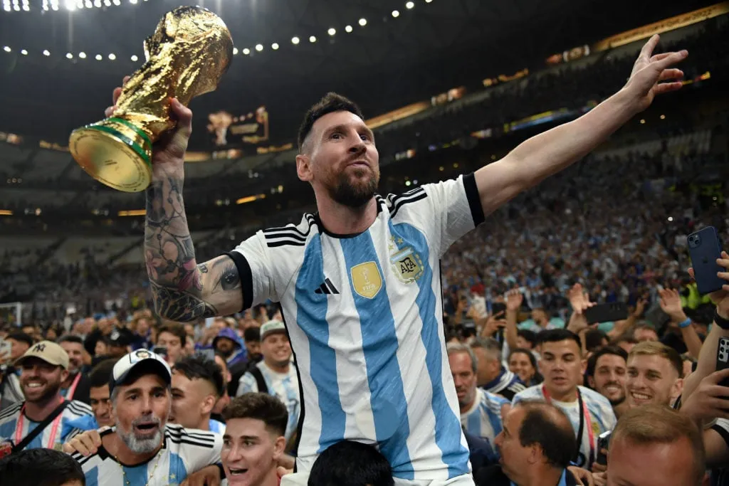 Cos’è il Super Pallone d’Oro? Premio raro spiegato perché Messi potrebbe diventare il 2° vincitore della storia