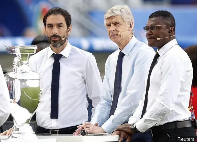 Arsenal-manager Arsene Wenger og tidligere fodboldspillere Robert Pires og Marcel Desailly før kampen' title='Arsenals Invincibles: Hvor er de nu?