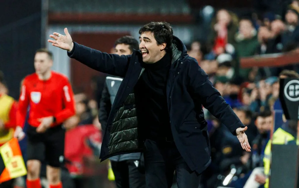 Rayo Vallecanos chef Andoni Iraola hyllades för att ha avvisat Leeds United-jobbet